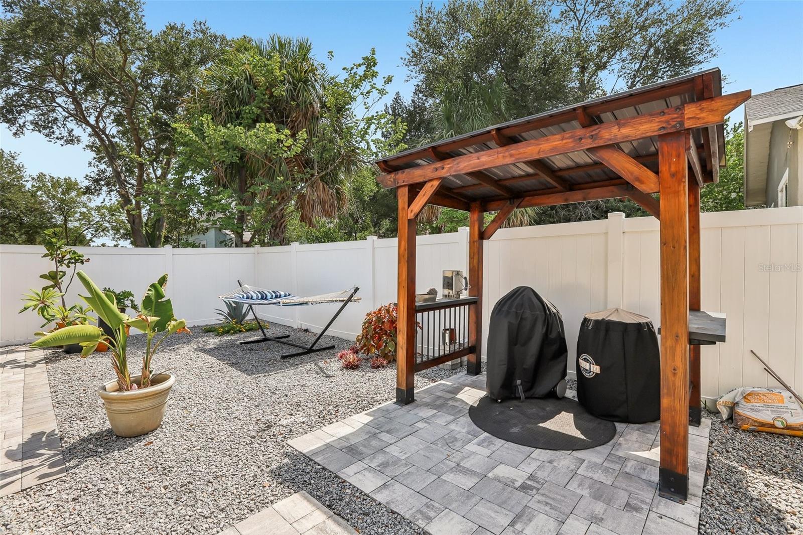 2126 W Beach St Property Photo 40