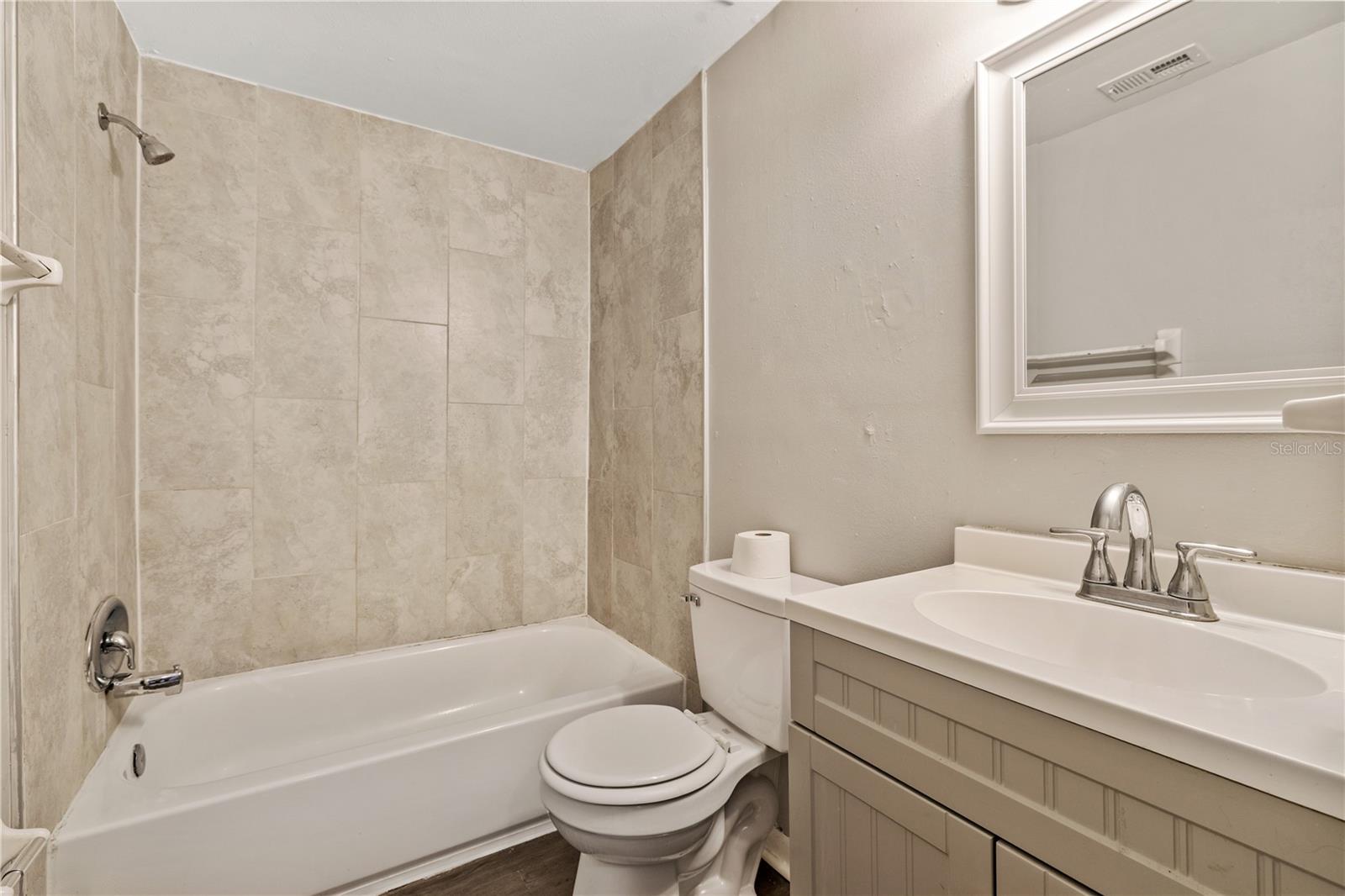 1221 E Mohawk Ave #c Property Photo 7