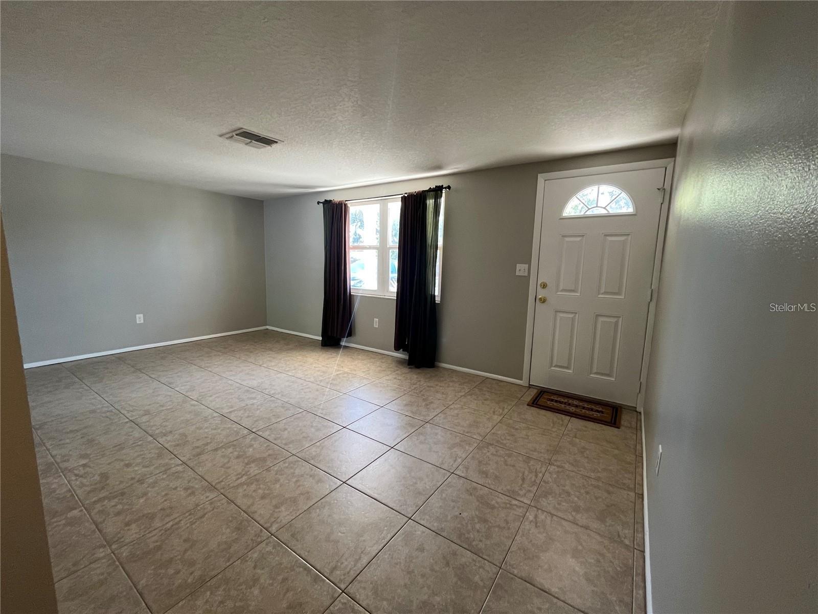 7407 University Dr Property Photo 7