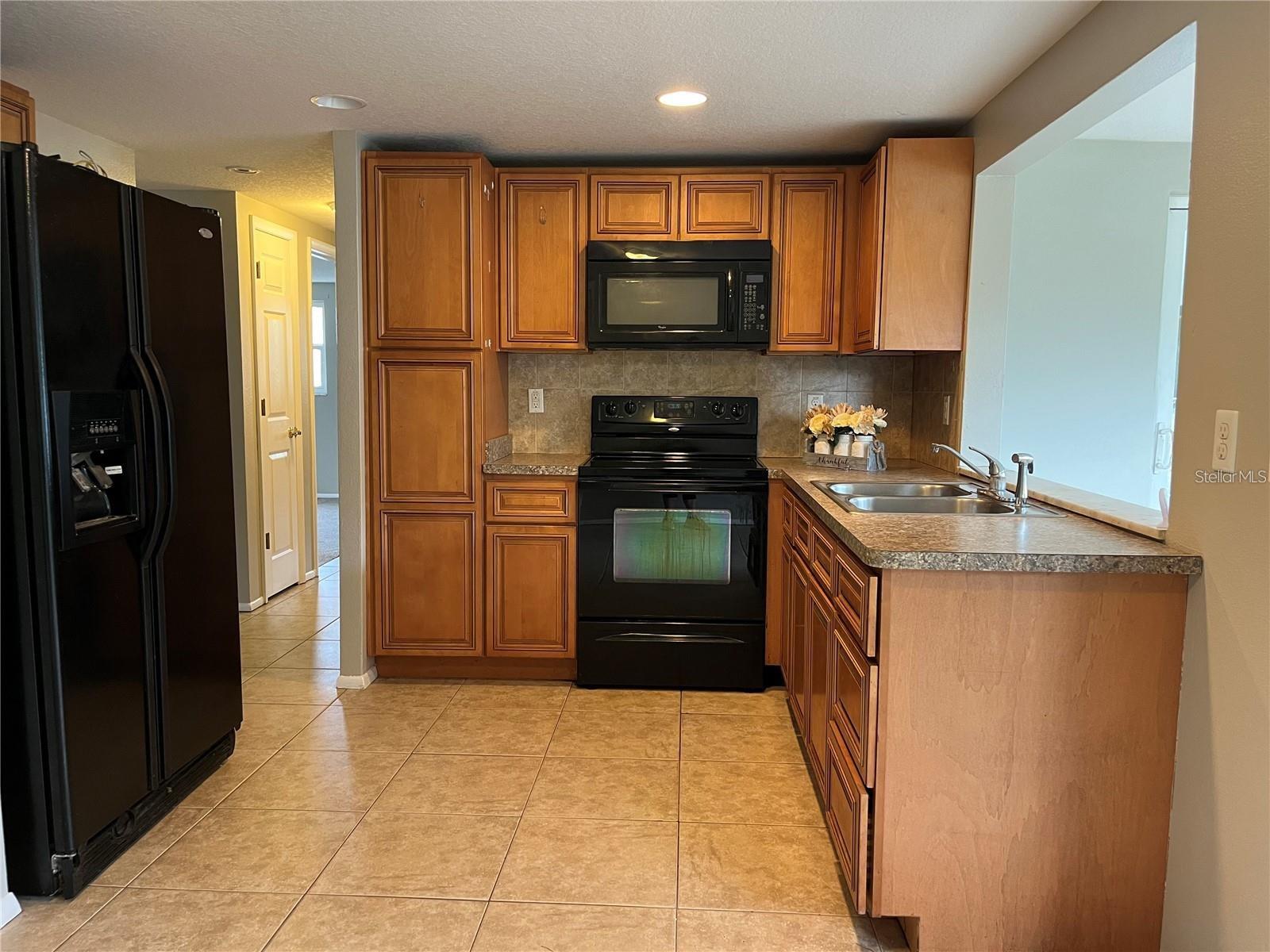 7407 University Dr Property Photo 10