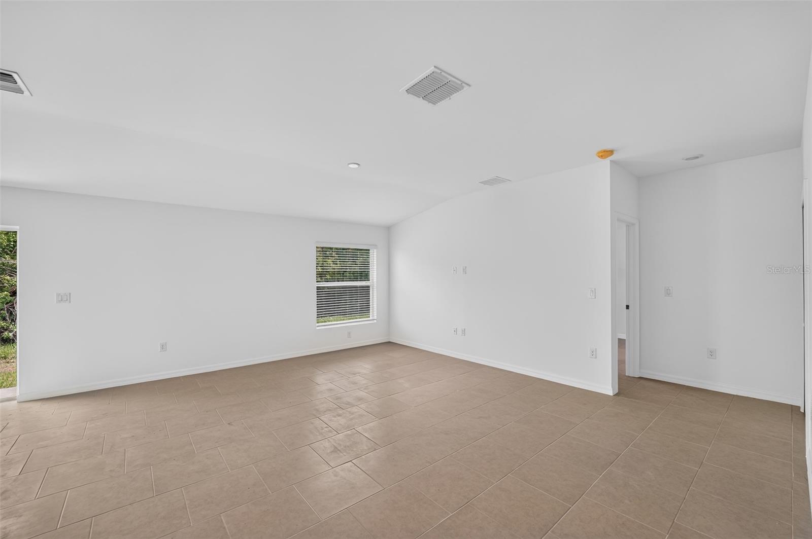 22568 Alcorn Ave Property Photo 5