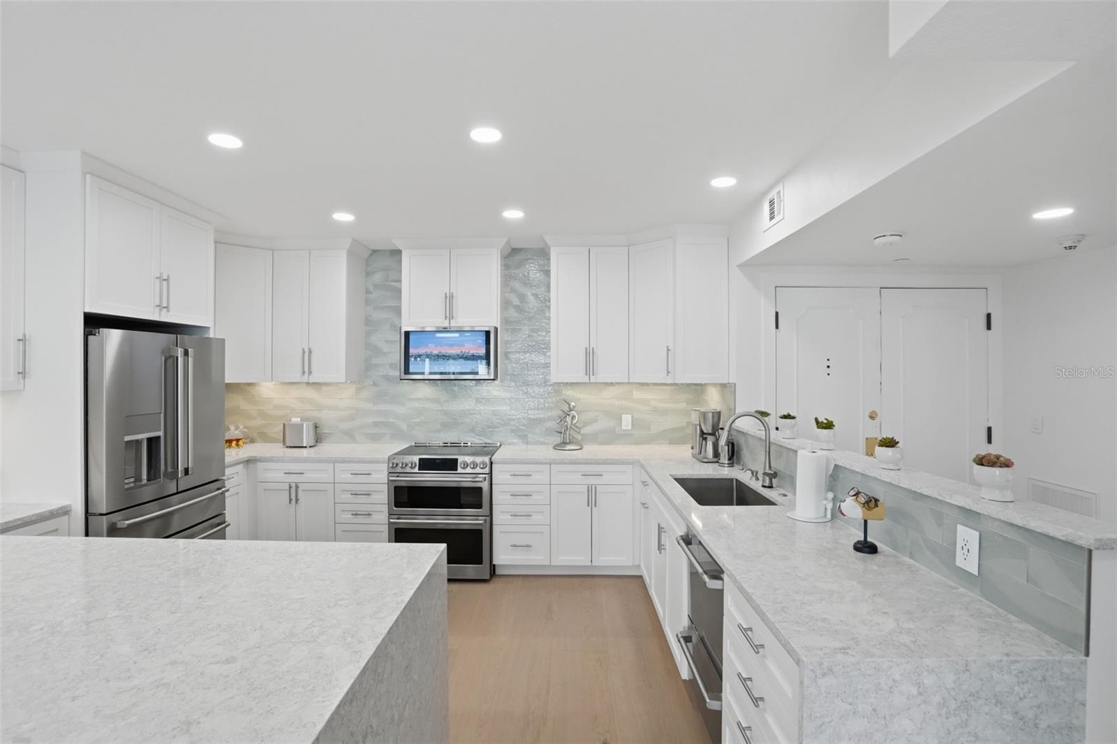 6 Belleview Blvd #705 Property Photo 8