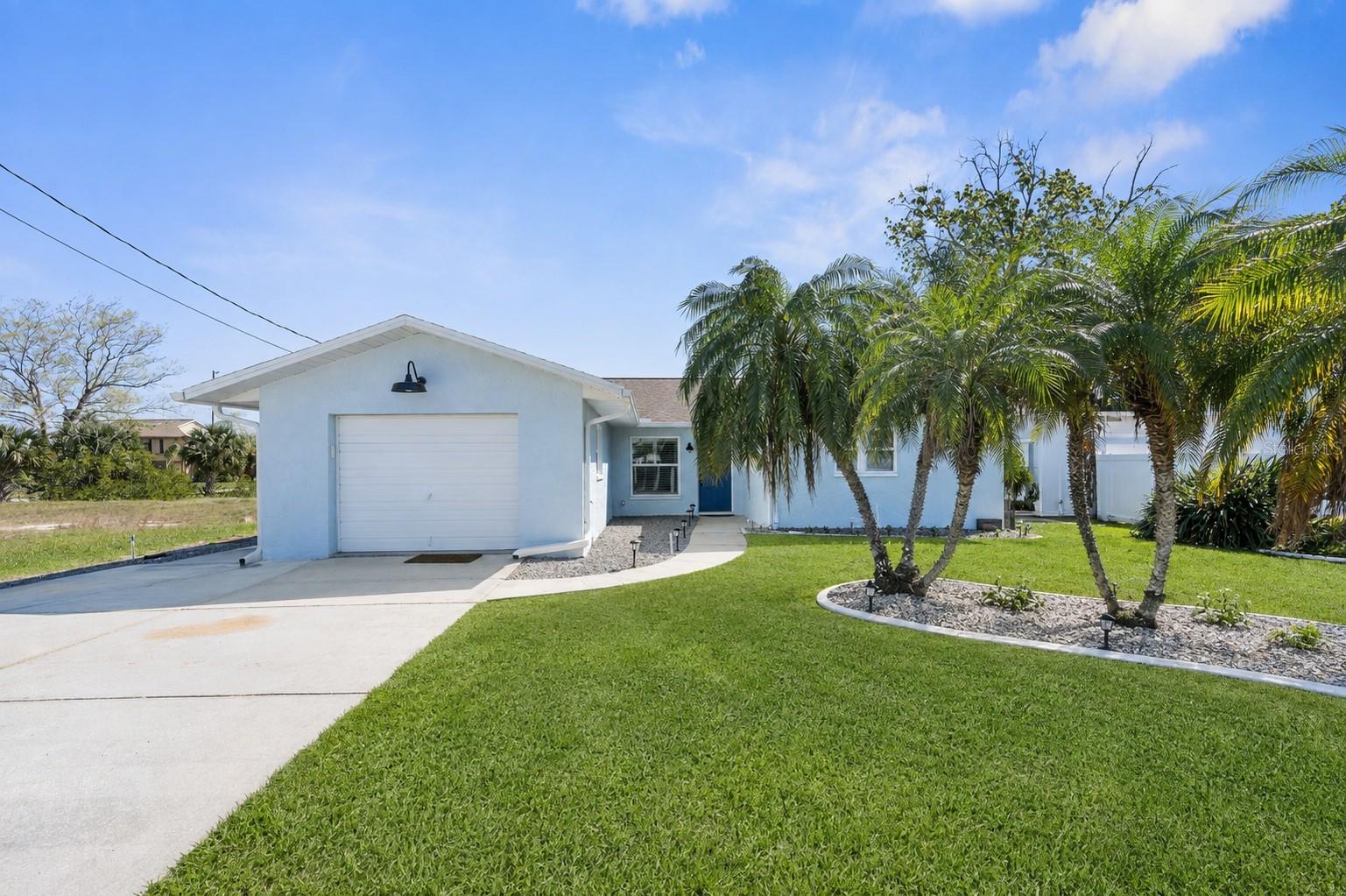 4390 6th Isle Dr Property Photo 1