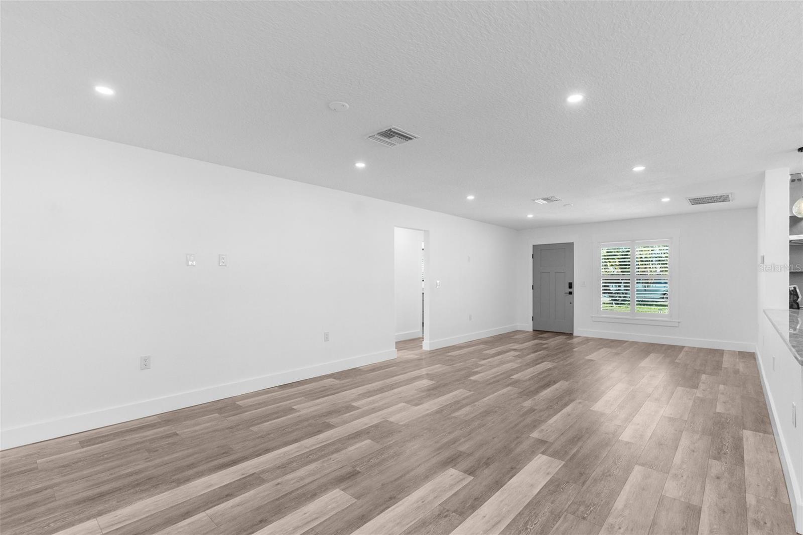 4390 6th Isle Dr Property Photo 5