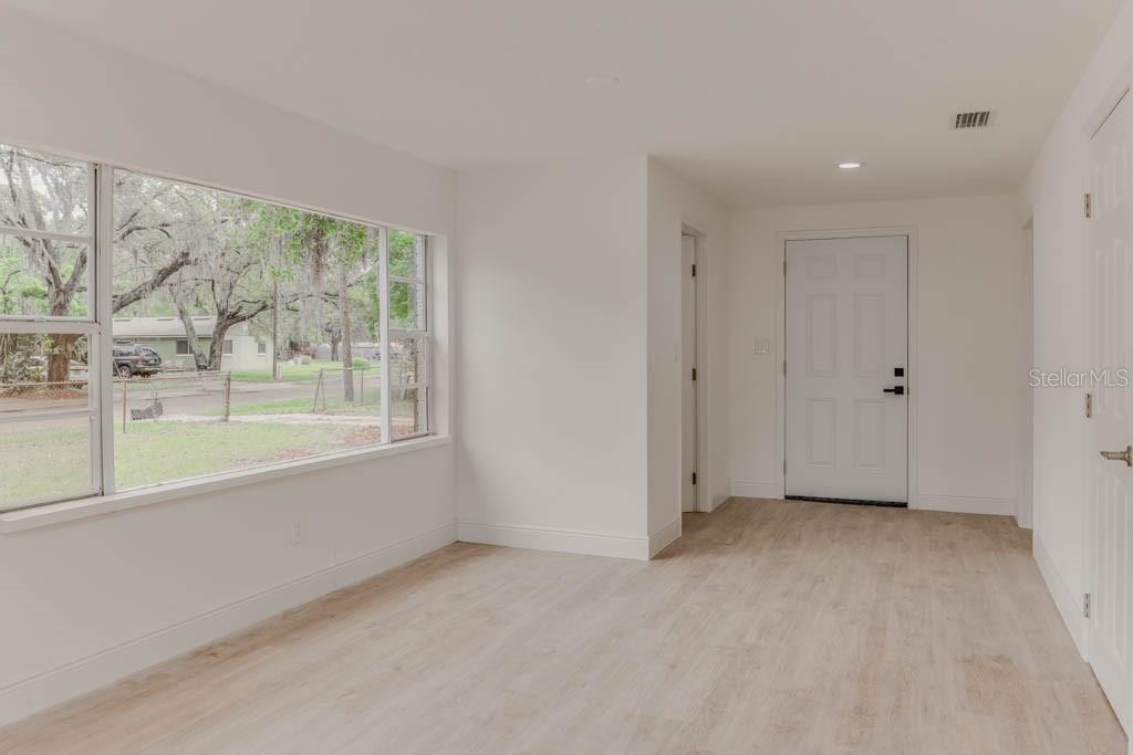 1255 Pine St Property Photo 3
