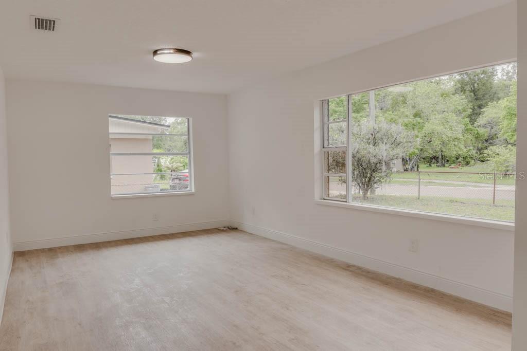 1255 Pine St Property Photo 4