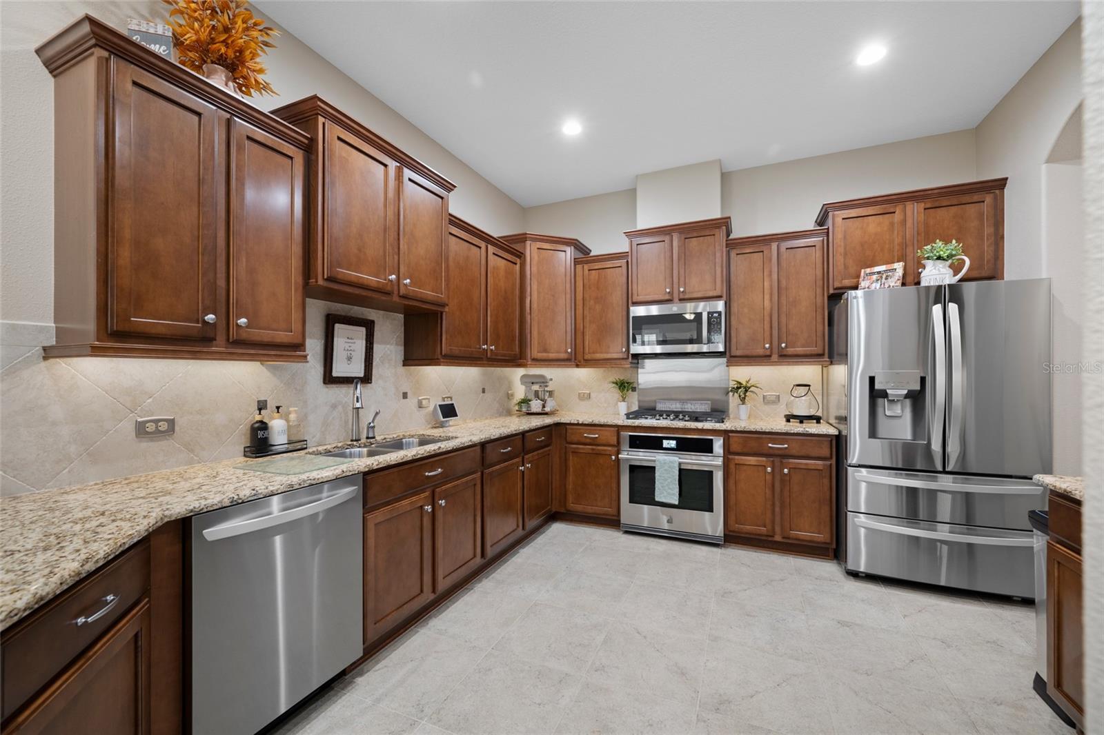 2923 Devonoak Blvd Property Photo 11