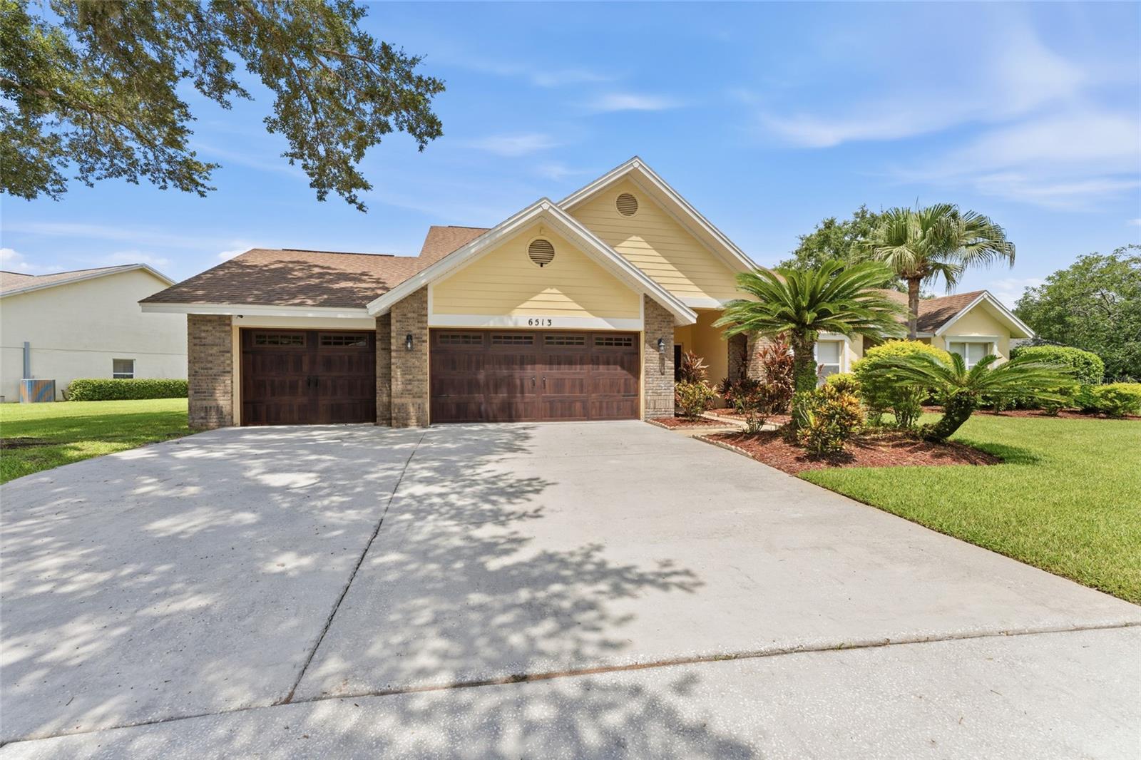 6513 Thoroughbred Loop Property Photo 3