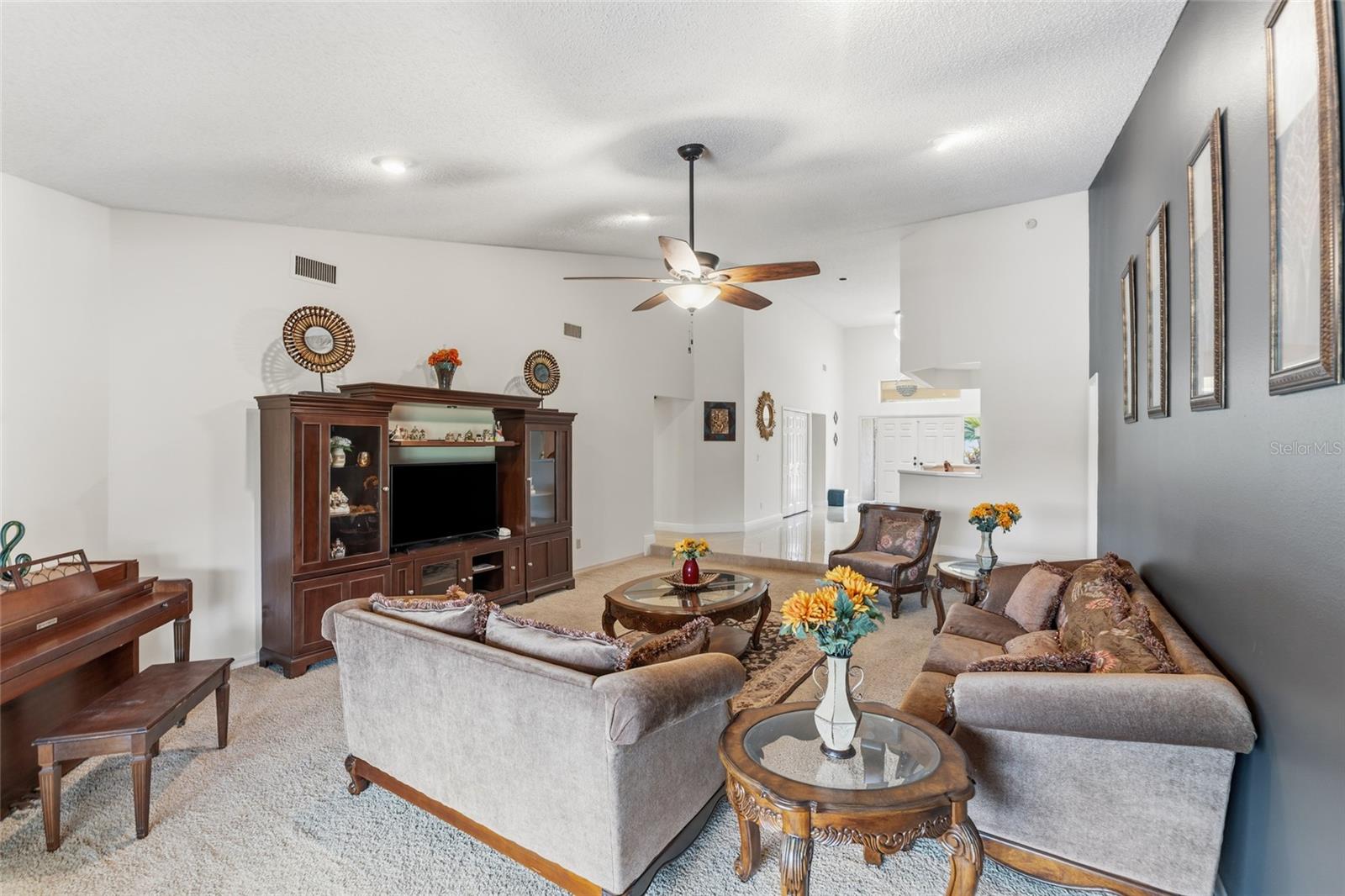 6513 Thoroughbred Loop Property Photo 7
