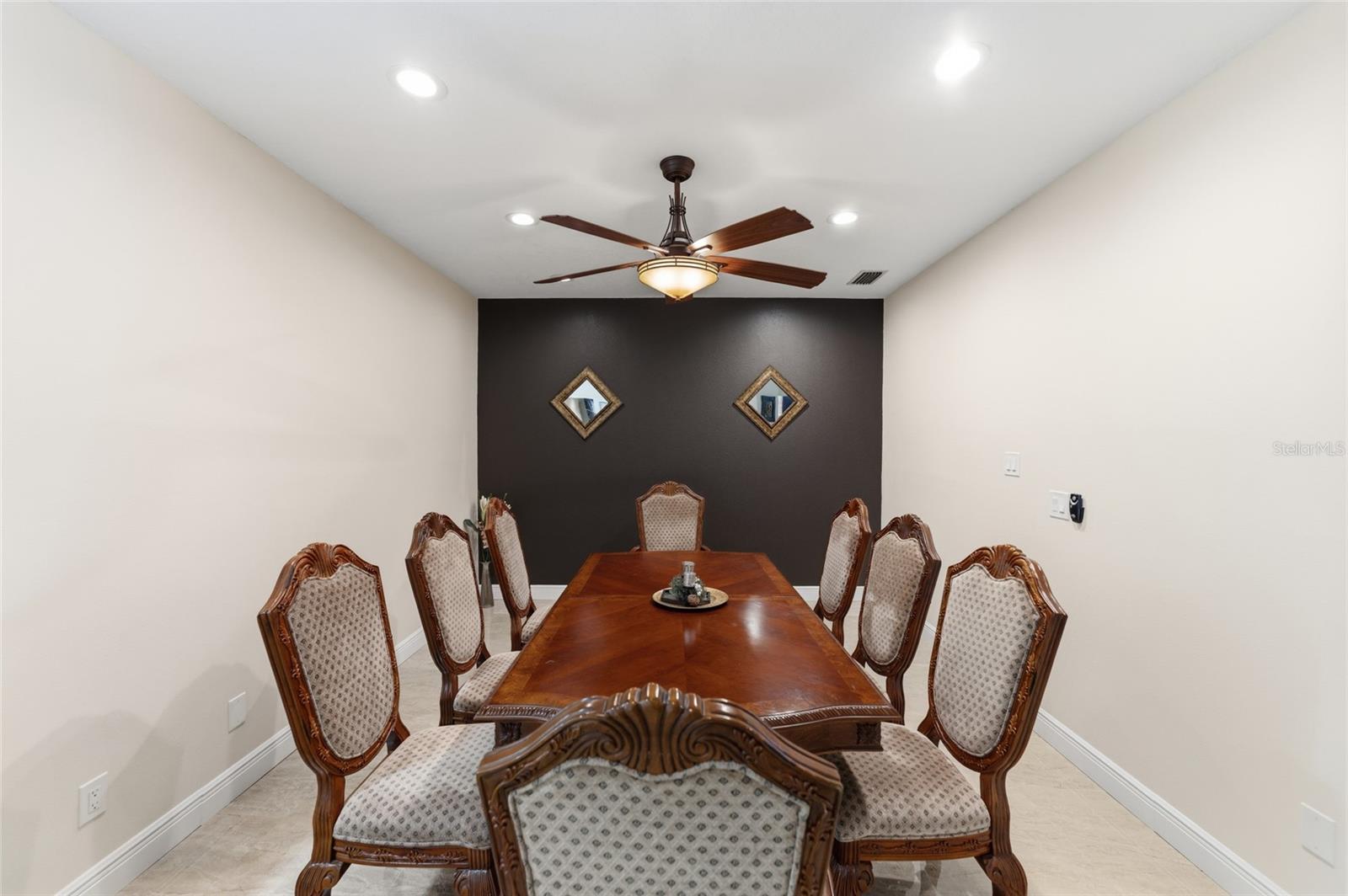 6513 Thoroughbred Loop Property Photo 8