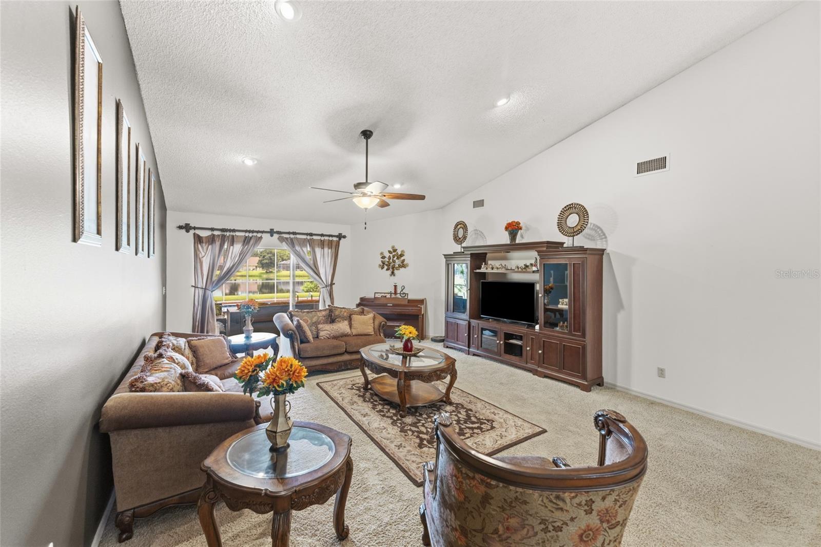 6513 Thoroughbred Loop Property Photo 10