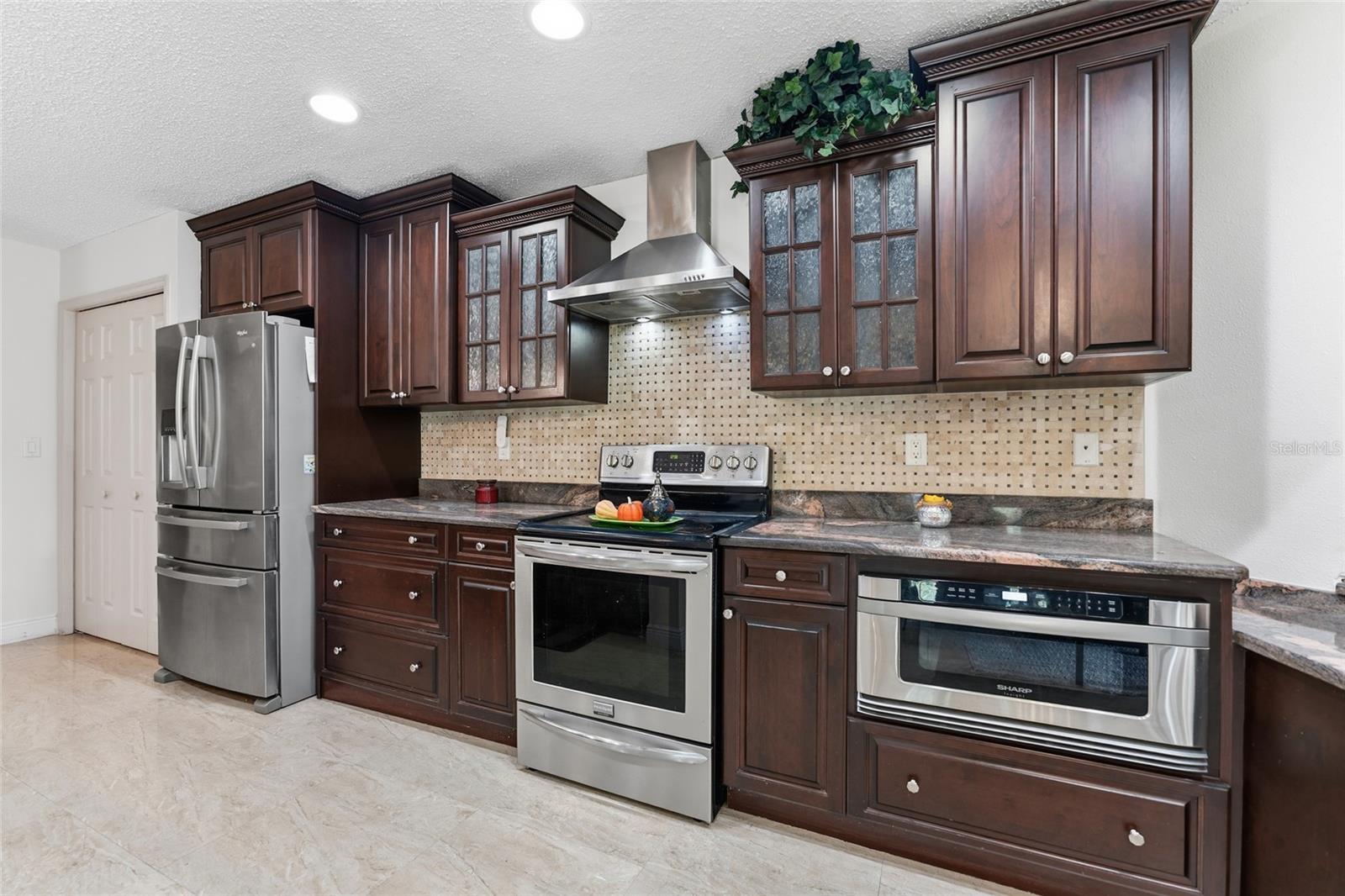 6513 Thoroughbred Loop Property Photo 12
