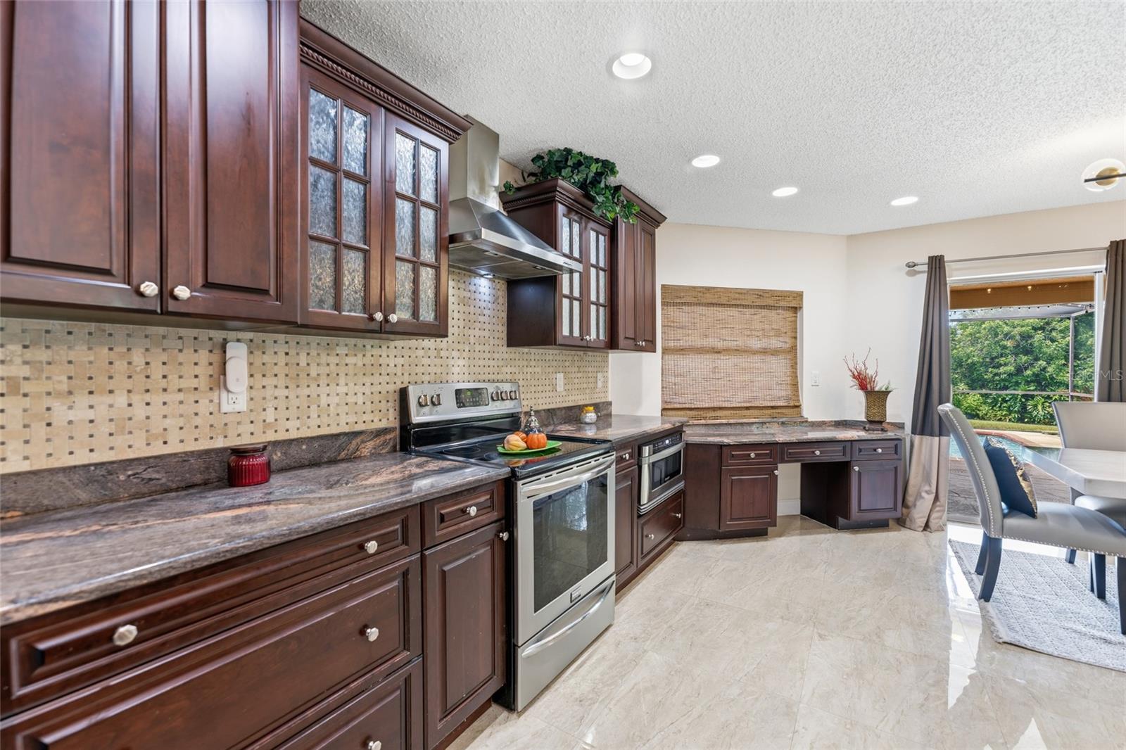 6513 Thoroughbred Loop Property Photo 13