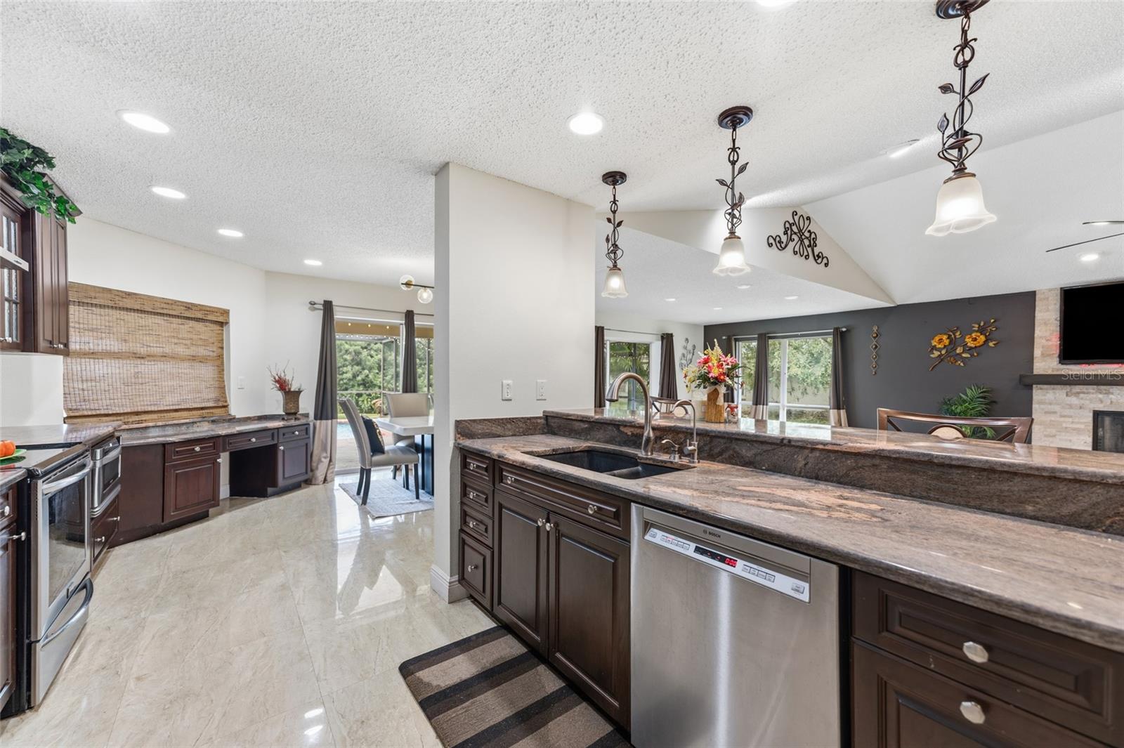 6513 Thoroughbred Loop Property Photo 14