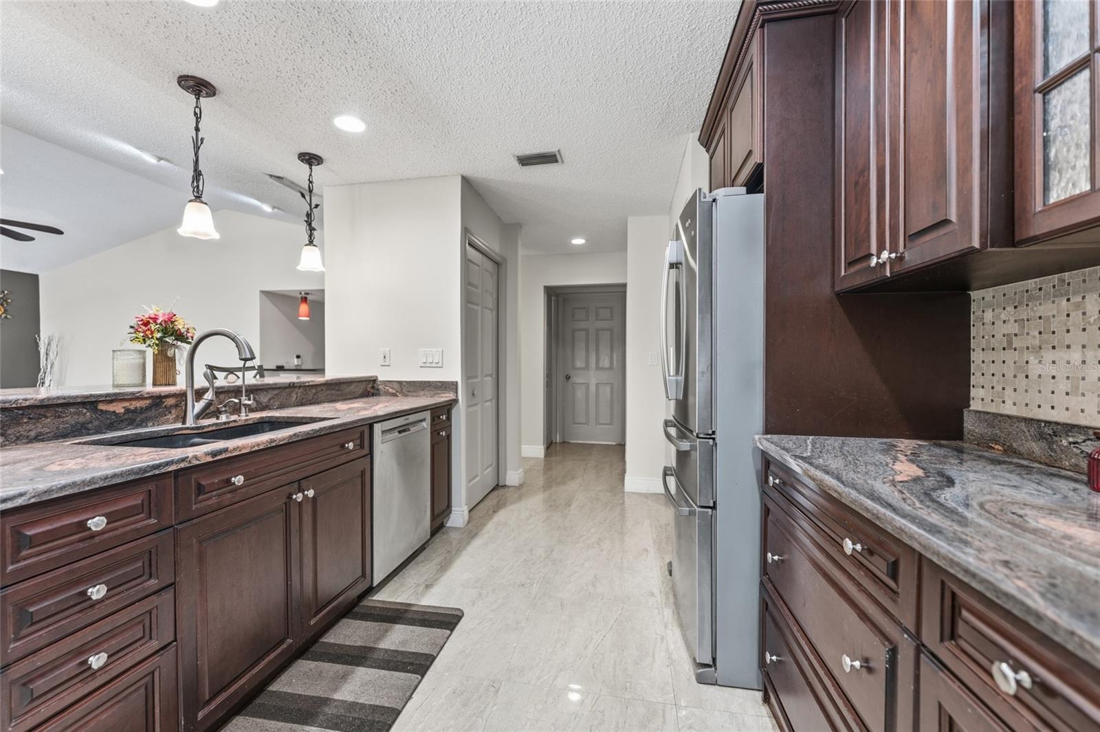6513 Thoroughbred Loop Property Photo 15