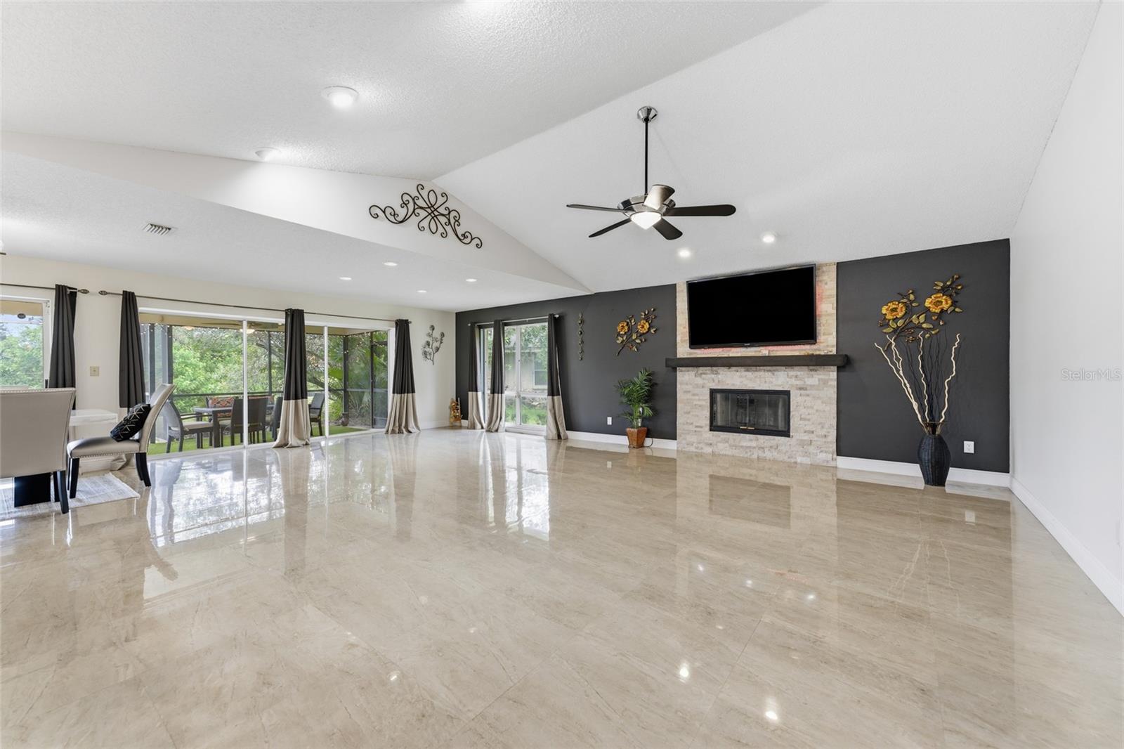 6513 Thoroughbred Loop Property Photo 16
