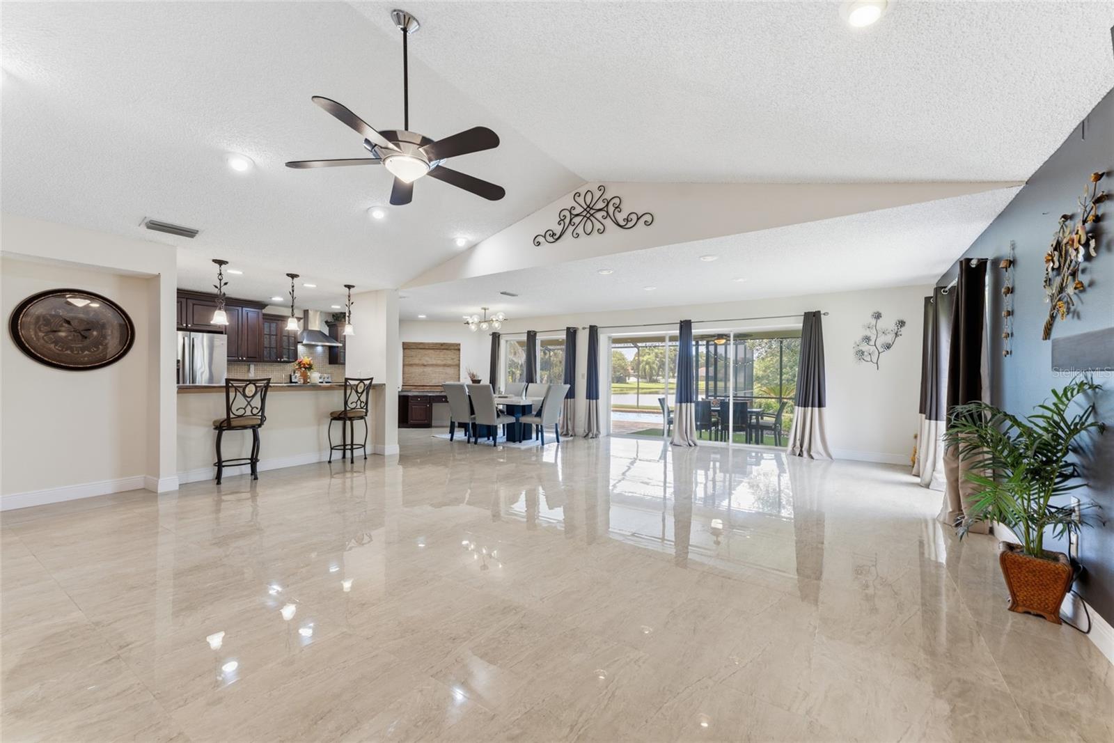 6513 Thoroughbred Loop Property Photo 18