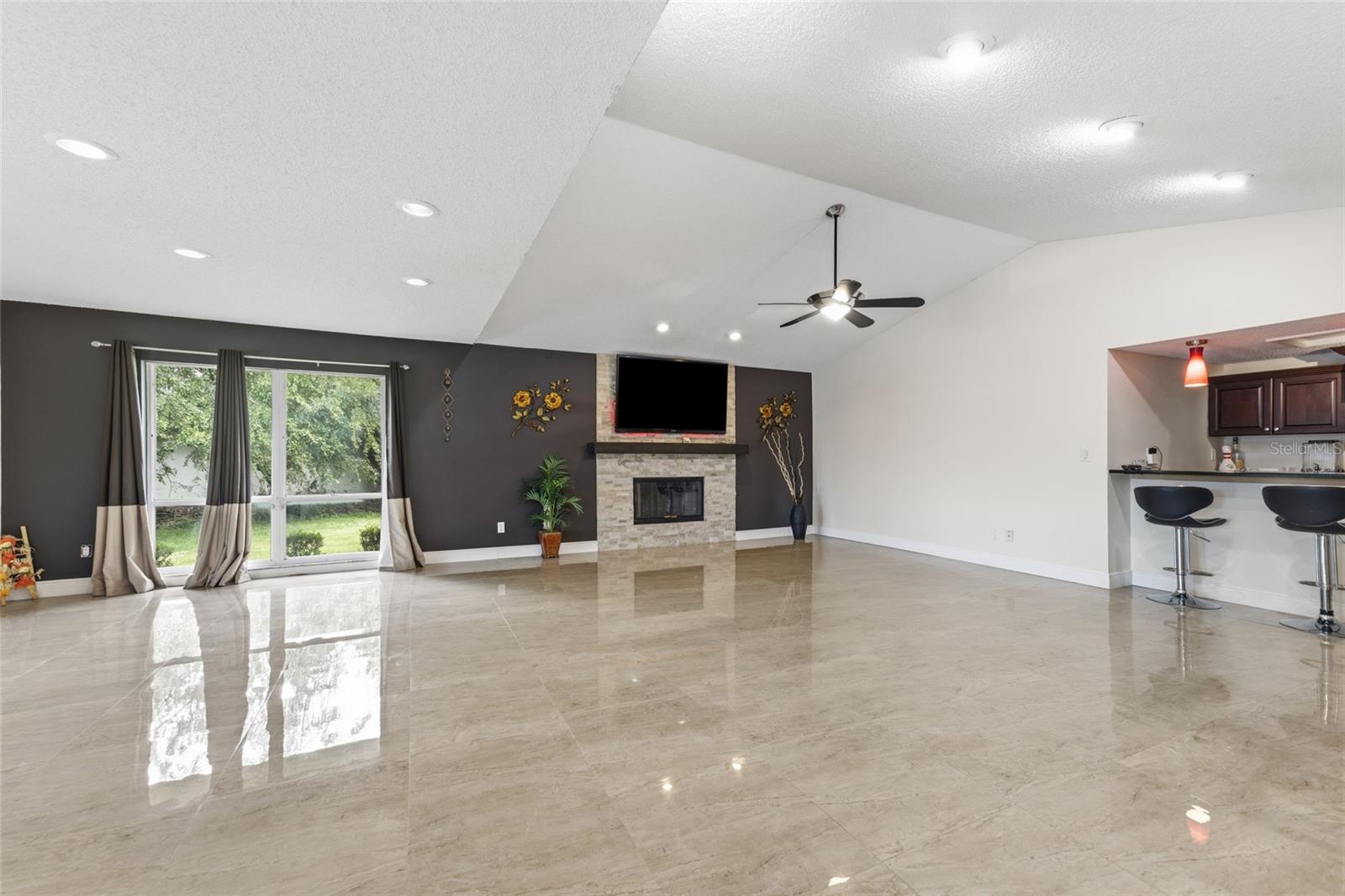 6513 Thoroughbred Loop Property Photo 19