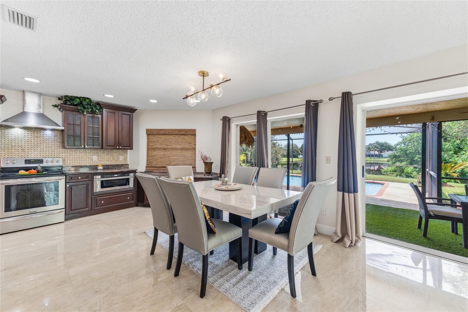 6513 Thoroughbred Loop Property Photo 20