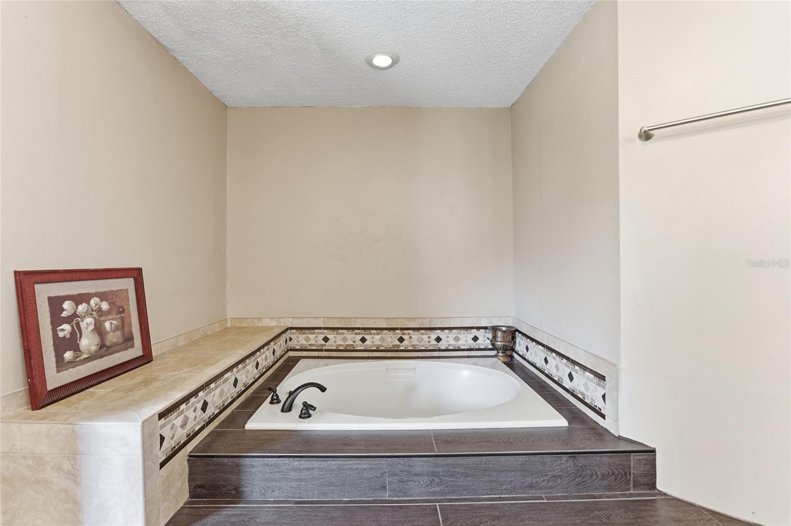 6513 Thoroughbred Loop Property Photo 28