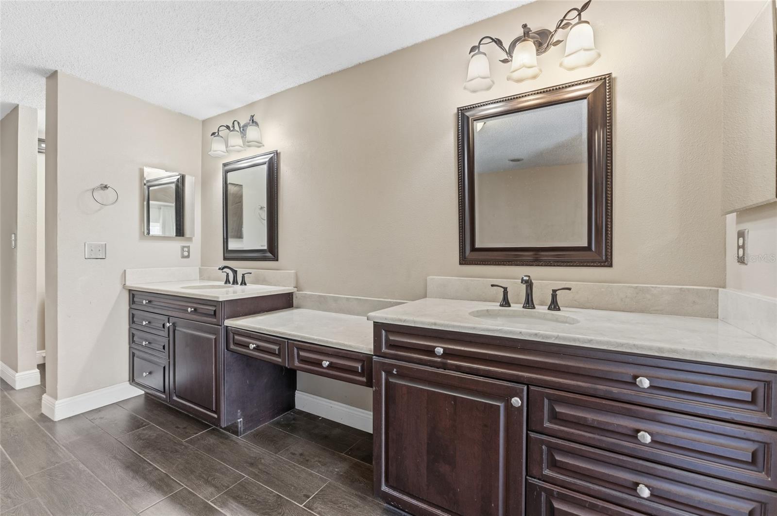 6513 Thoroughbred Loop Property Photo 32