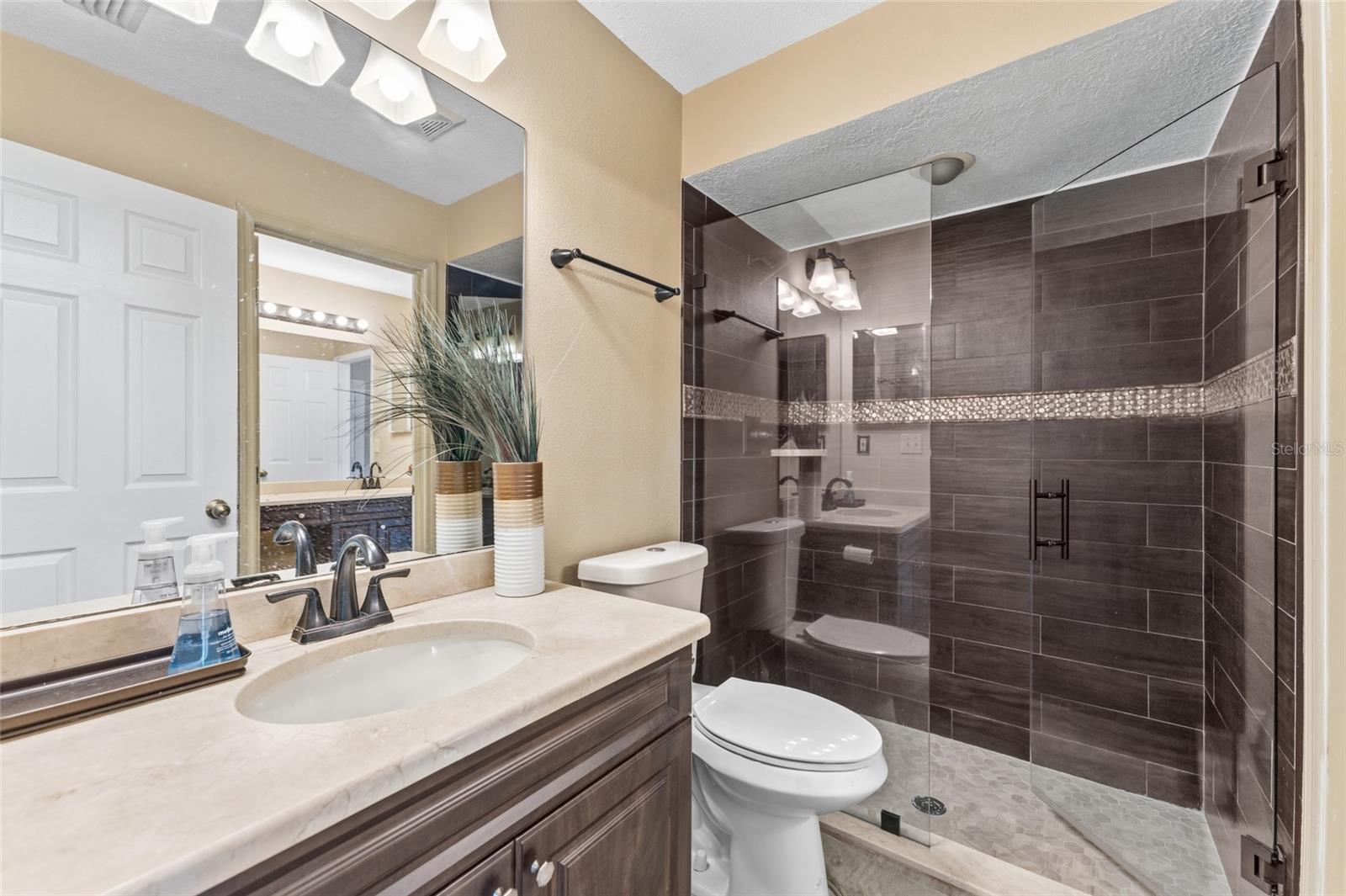 6513 Thoroughbred Loop Property Photo 34