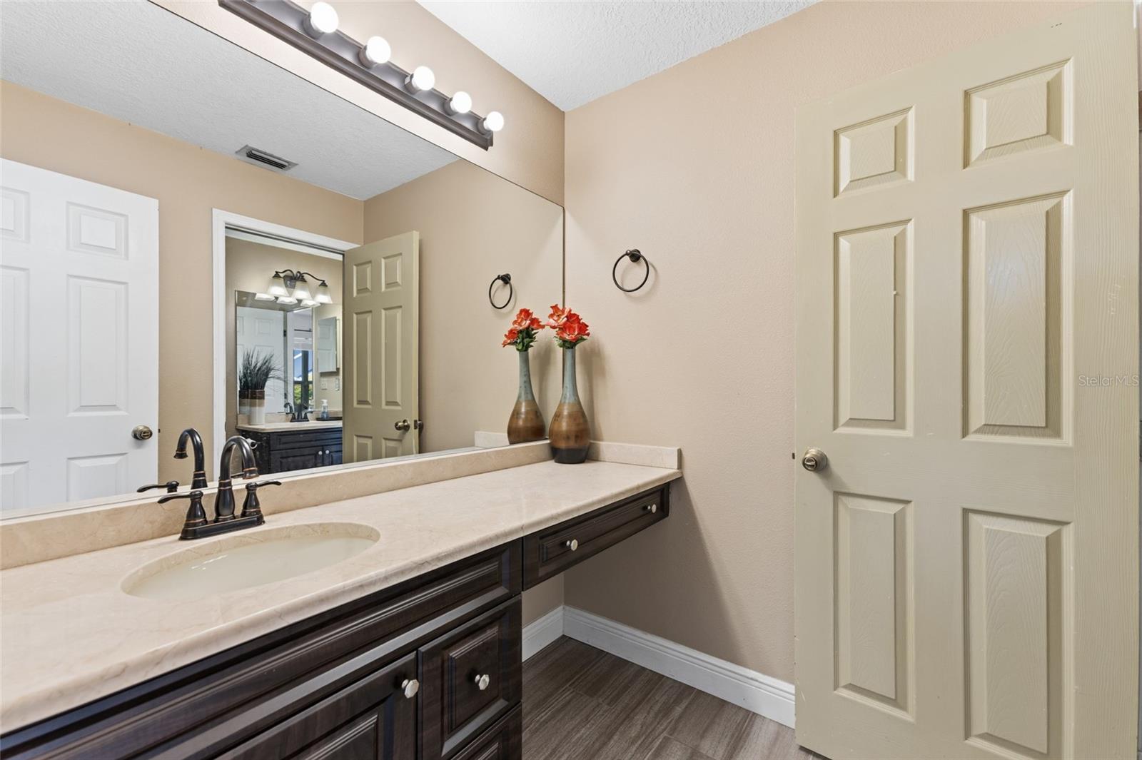 6513 Thoroughbred Loop Property Photo 36