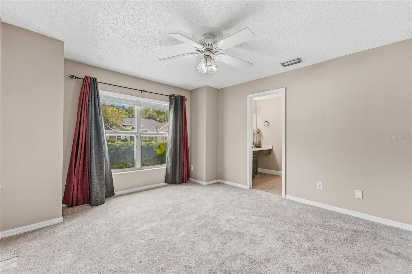 6513 Thoroughbred Loop Property Photo 42