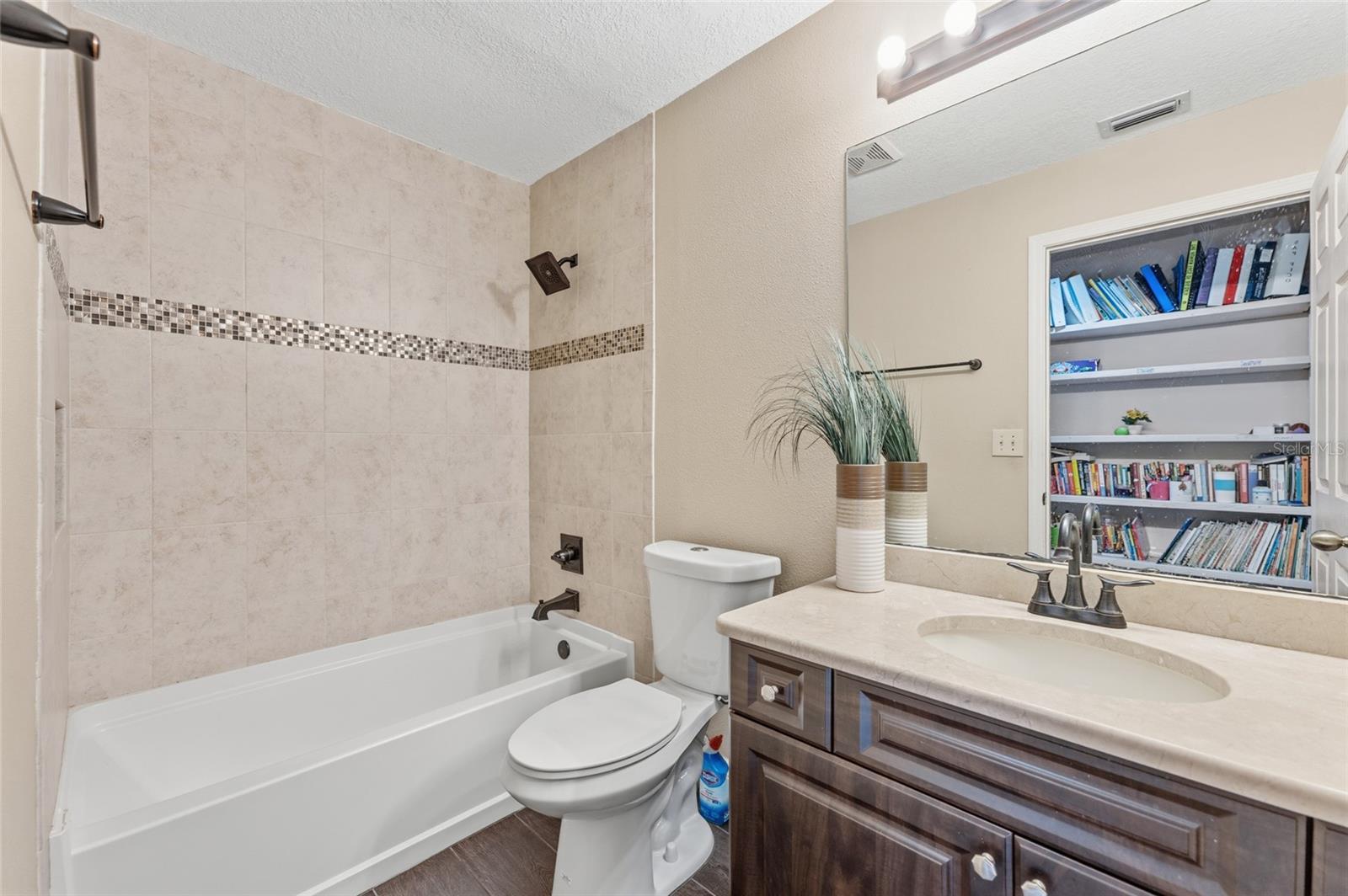 6513 Thoroughbred Loop Property Photo 45