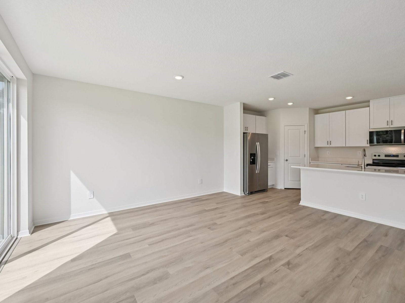 2210 Sageland Way Property Photo 5