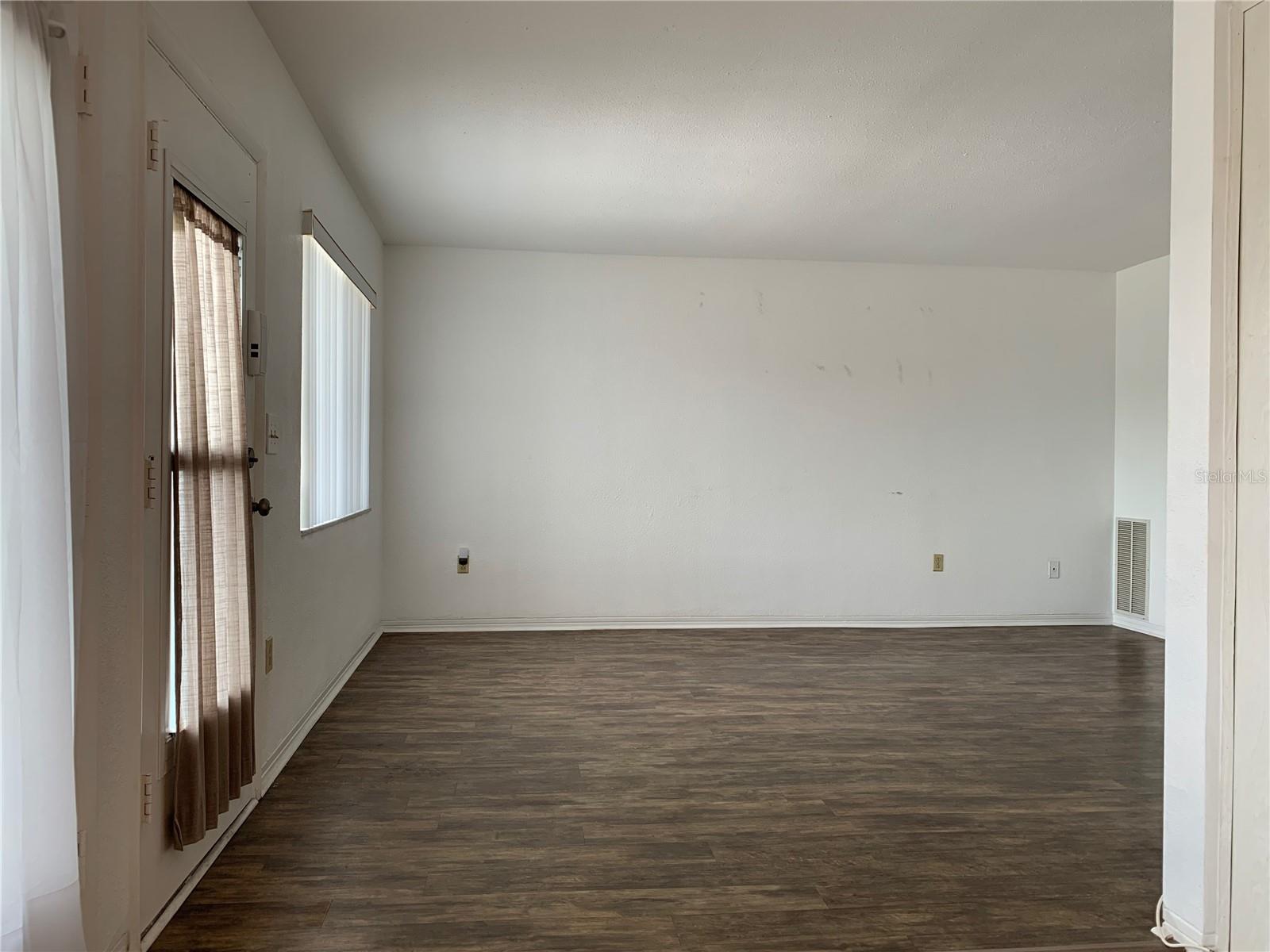 8126 112th St #203 Property Photo 4