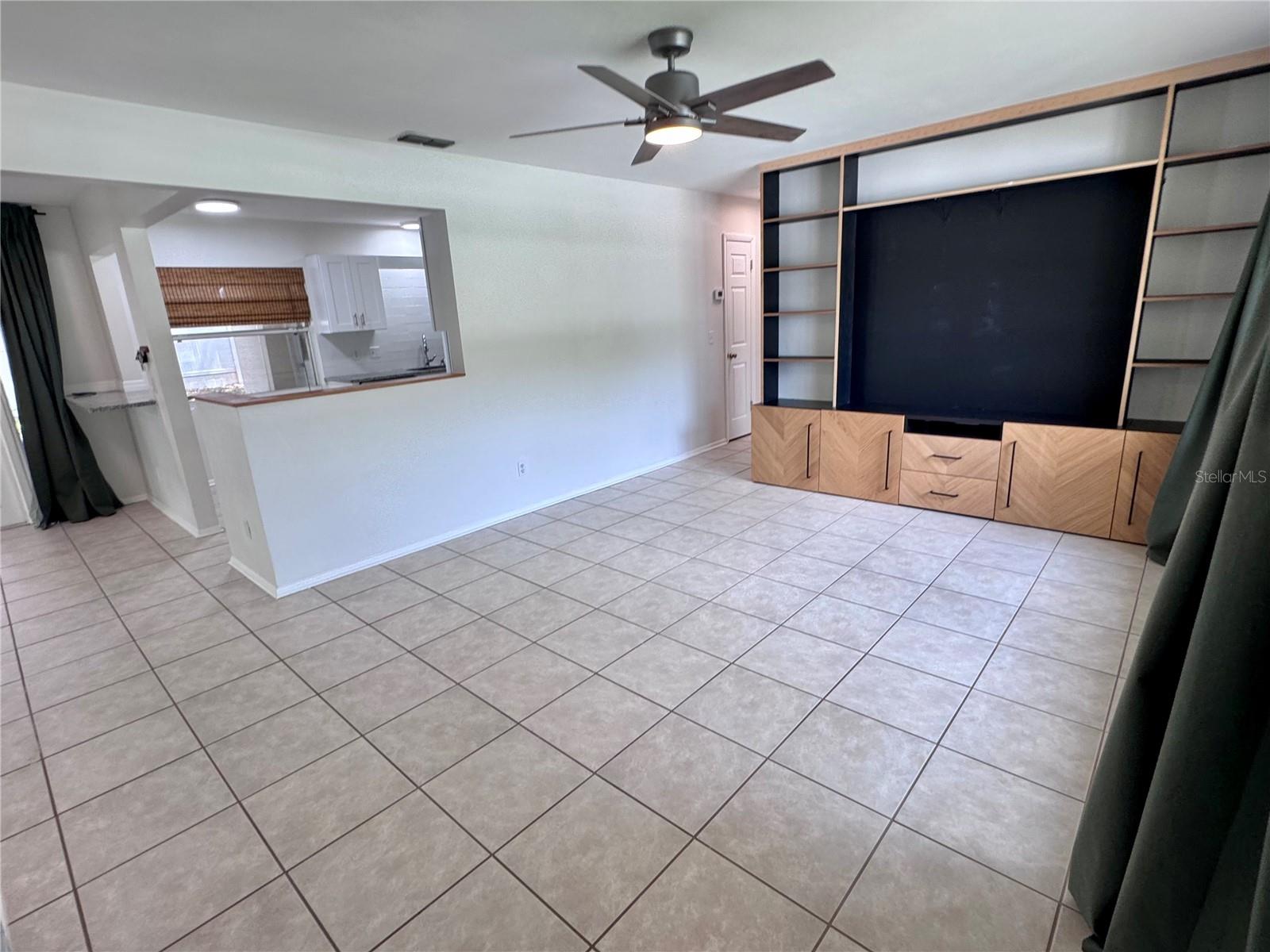1709 Eaton Dr Ne Property Photo 3