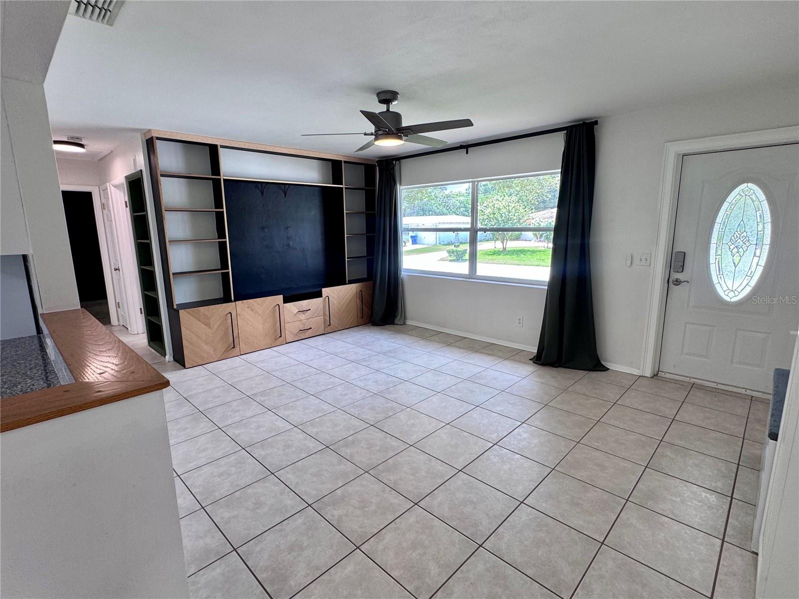 1709 Eaton Dr Ne Property Photo 4