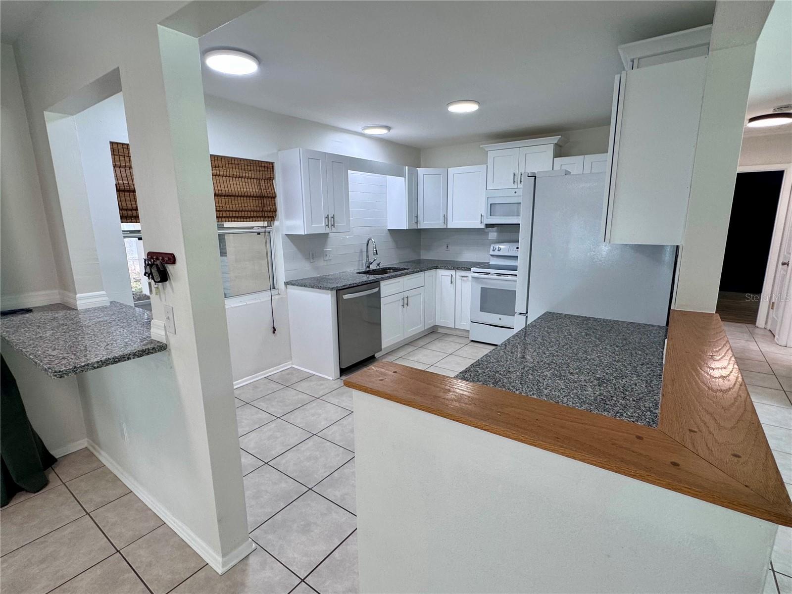 1709 Eaton Dr Ne Property Photo 7