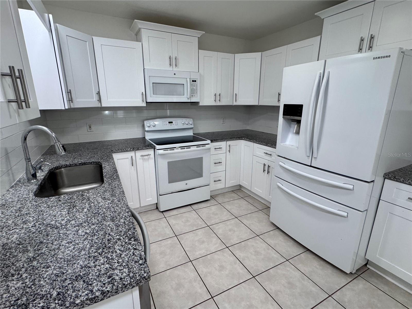 1709 Eaton Dr Ne Property Photo 8