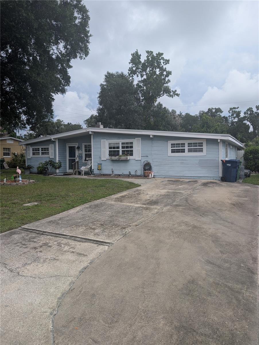 1529 W River Ln Property Photo 1