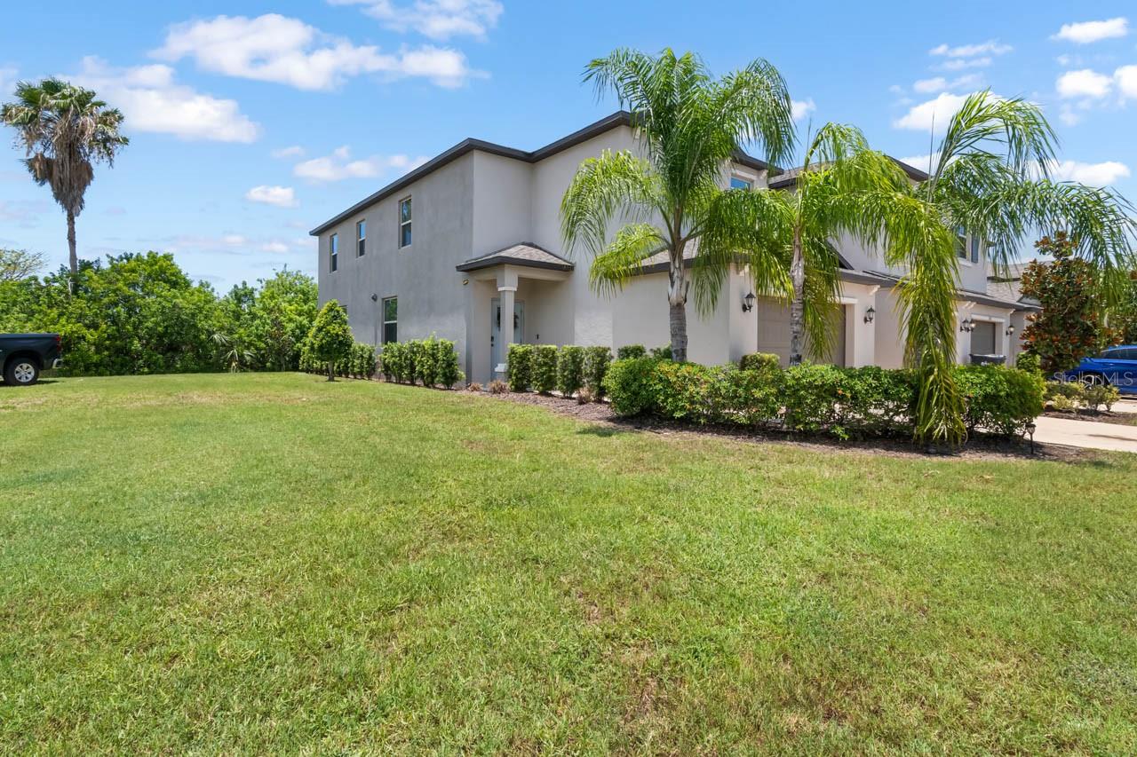 635 Royal Empress Dr Property Photo 3