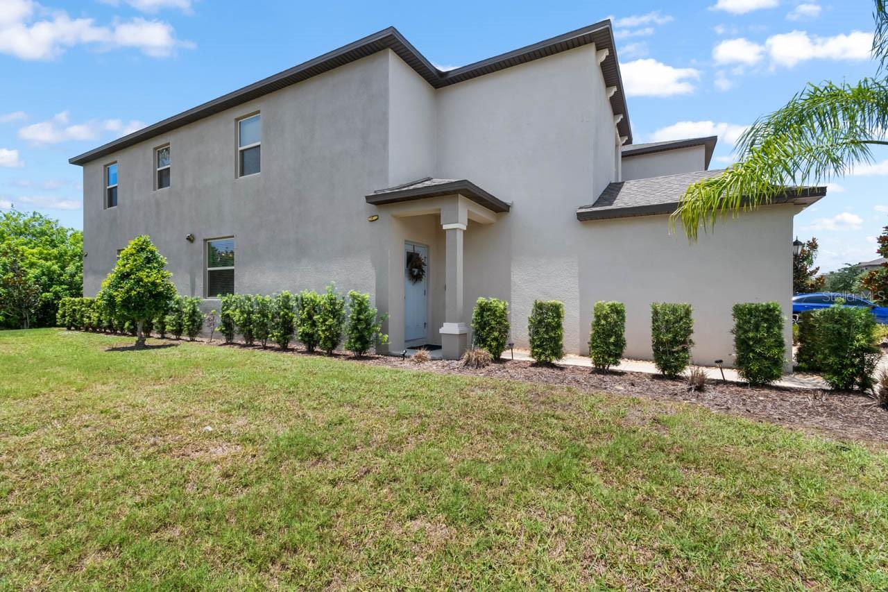 635 Royal Empress Dr Property Photo 4