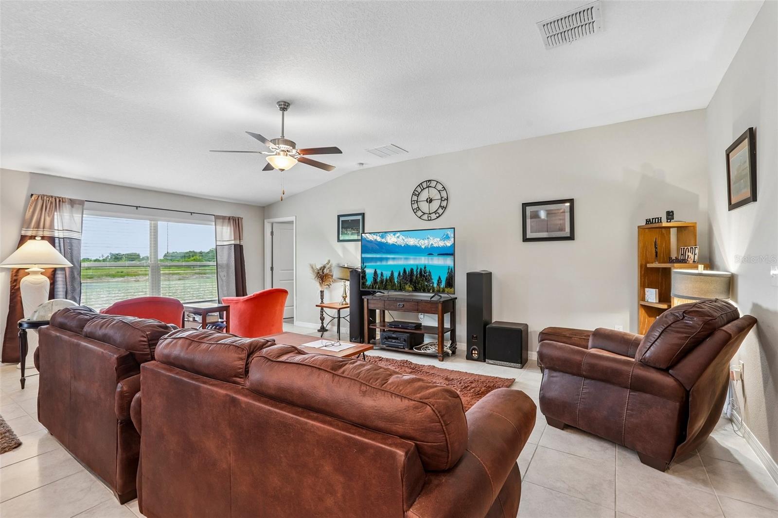 1461 Golden Glow Dr Property Photo 4