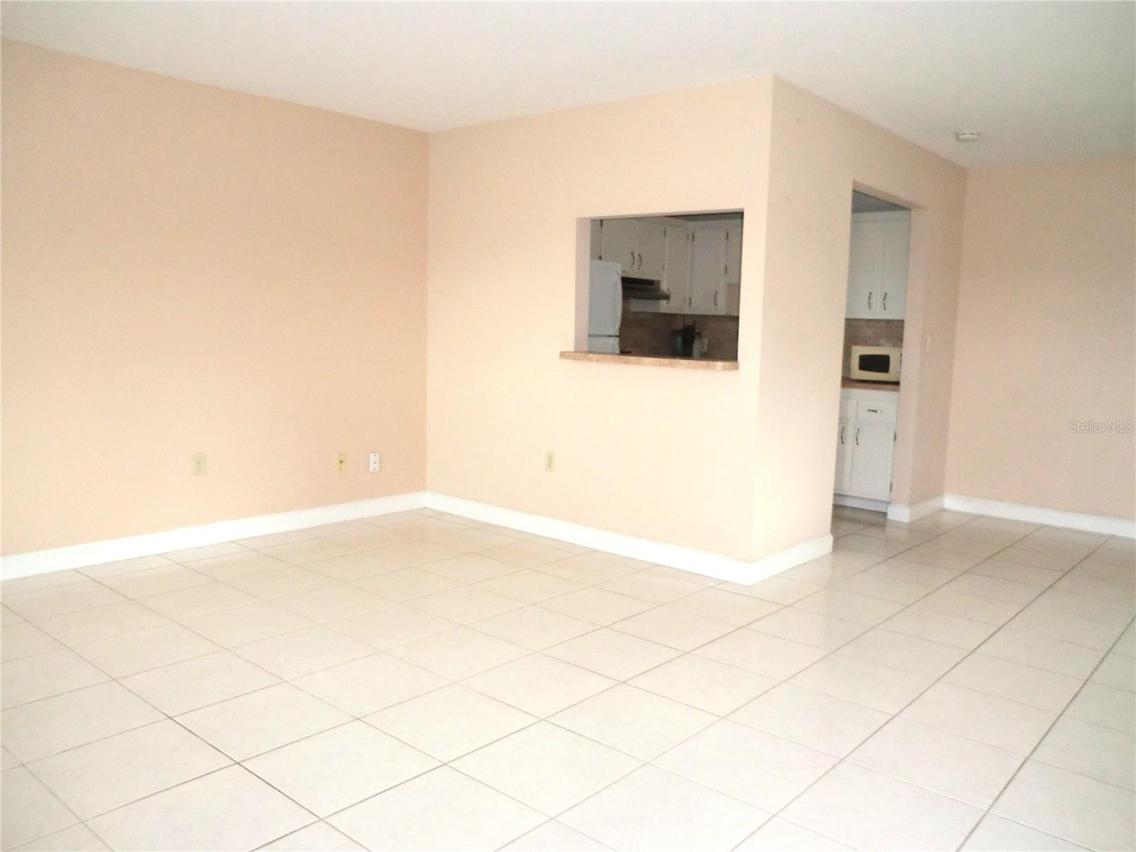 201 Kings Blvd #15 Property Photo 2