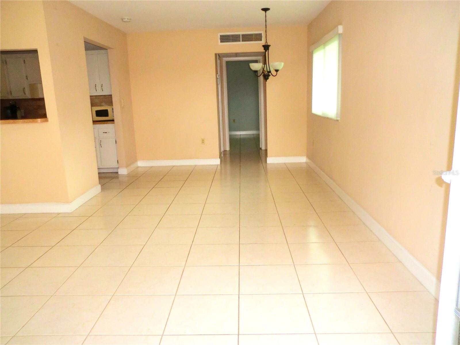 201 Kings Blvd #15 Property Photo 3