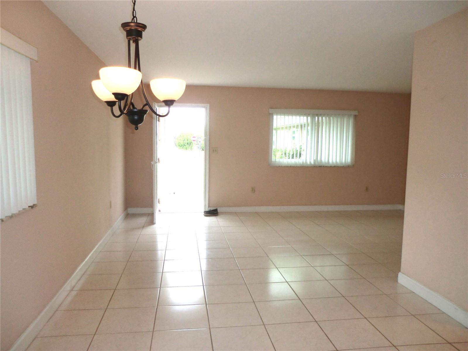201 Kings Blvd #15 Property Photo 7