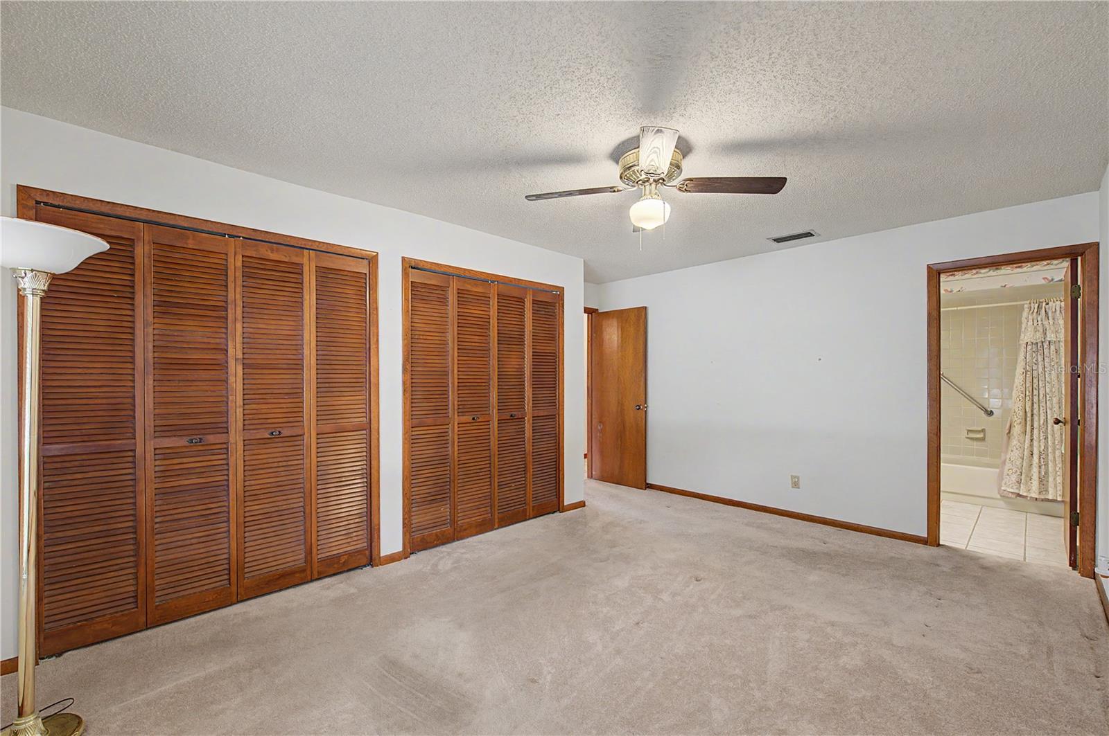 901 Tarawood Ln Property Photo 6
