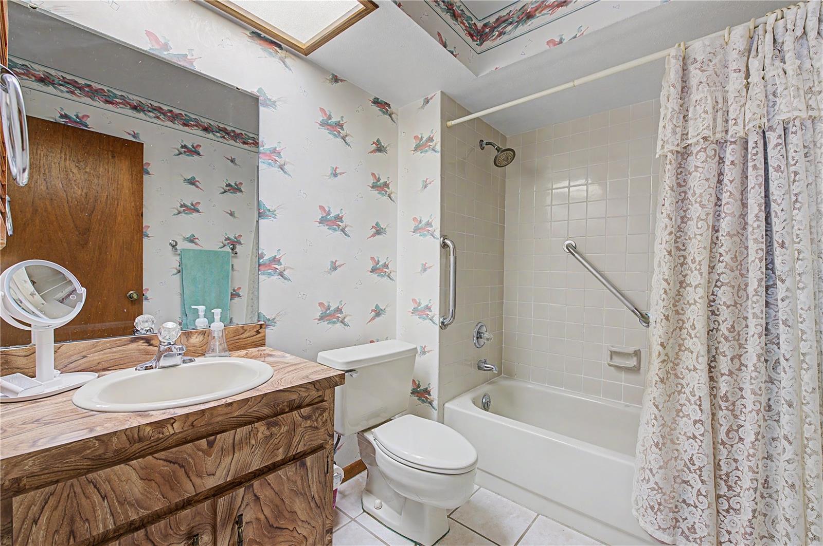 901 Tarawood Ln Property Photo 8