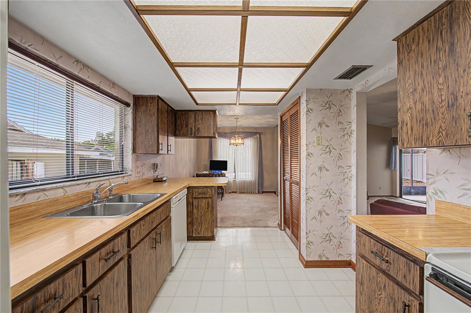 901 Tarawood Ln Property Photo 14