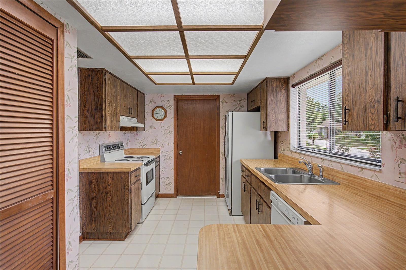 901 Tarawood Ln Property Photo 17