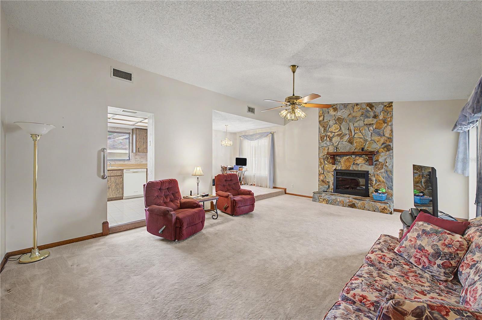 901 Tarawood Ln Property Photo 23