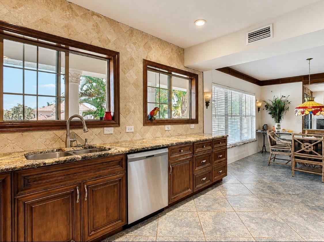 4929 N River Shore Dr Property Photo 27