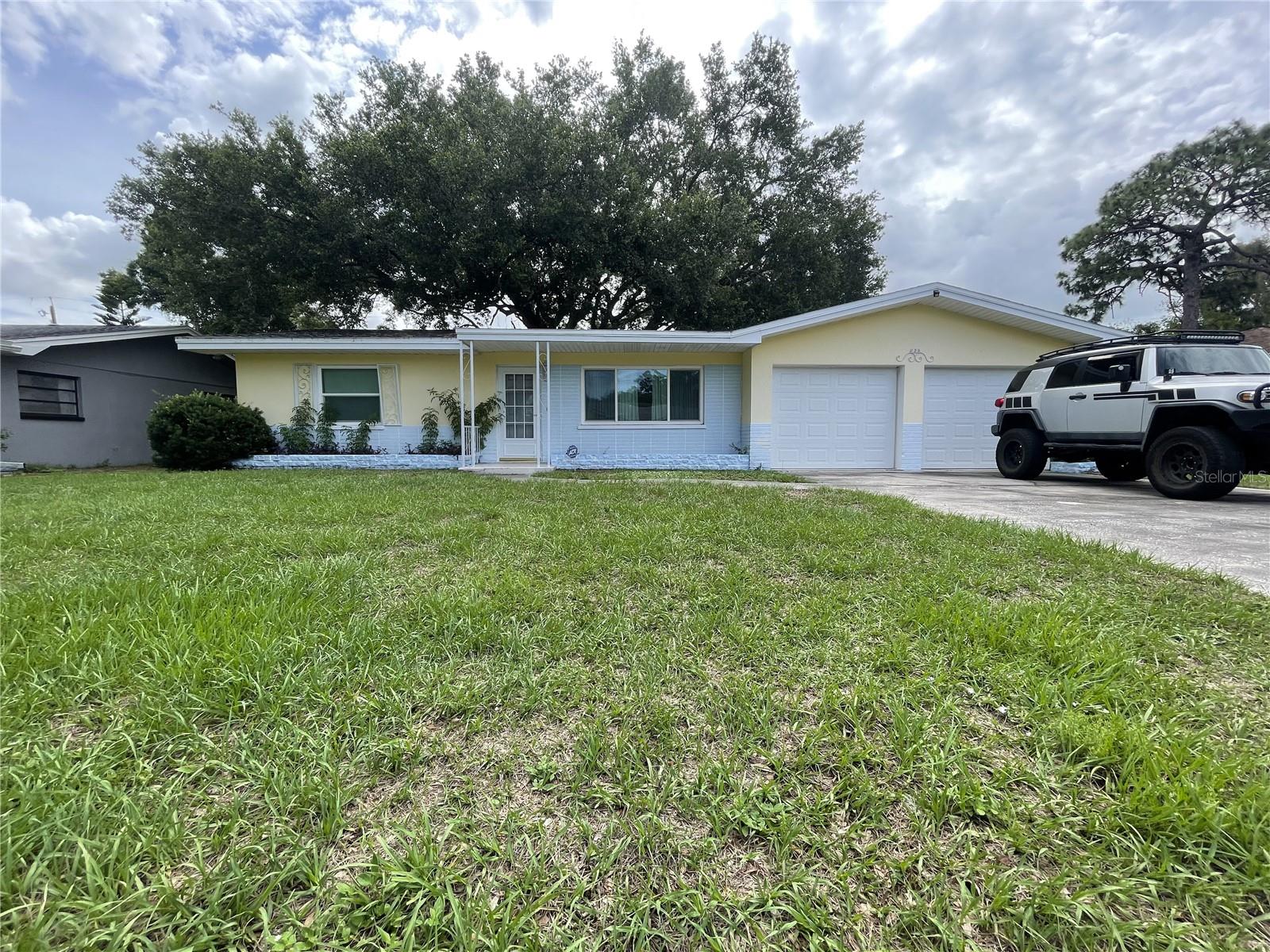 635 DEVILLE DR E Property Photo 1