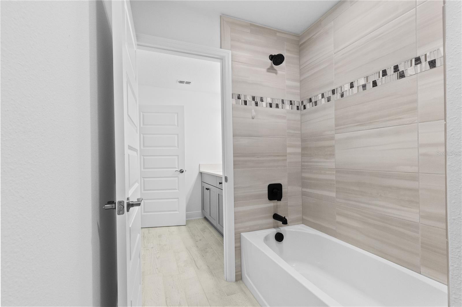 7421 Notched Pine Bnd Property Photo 43
